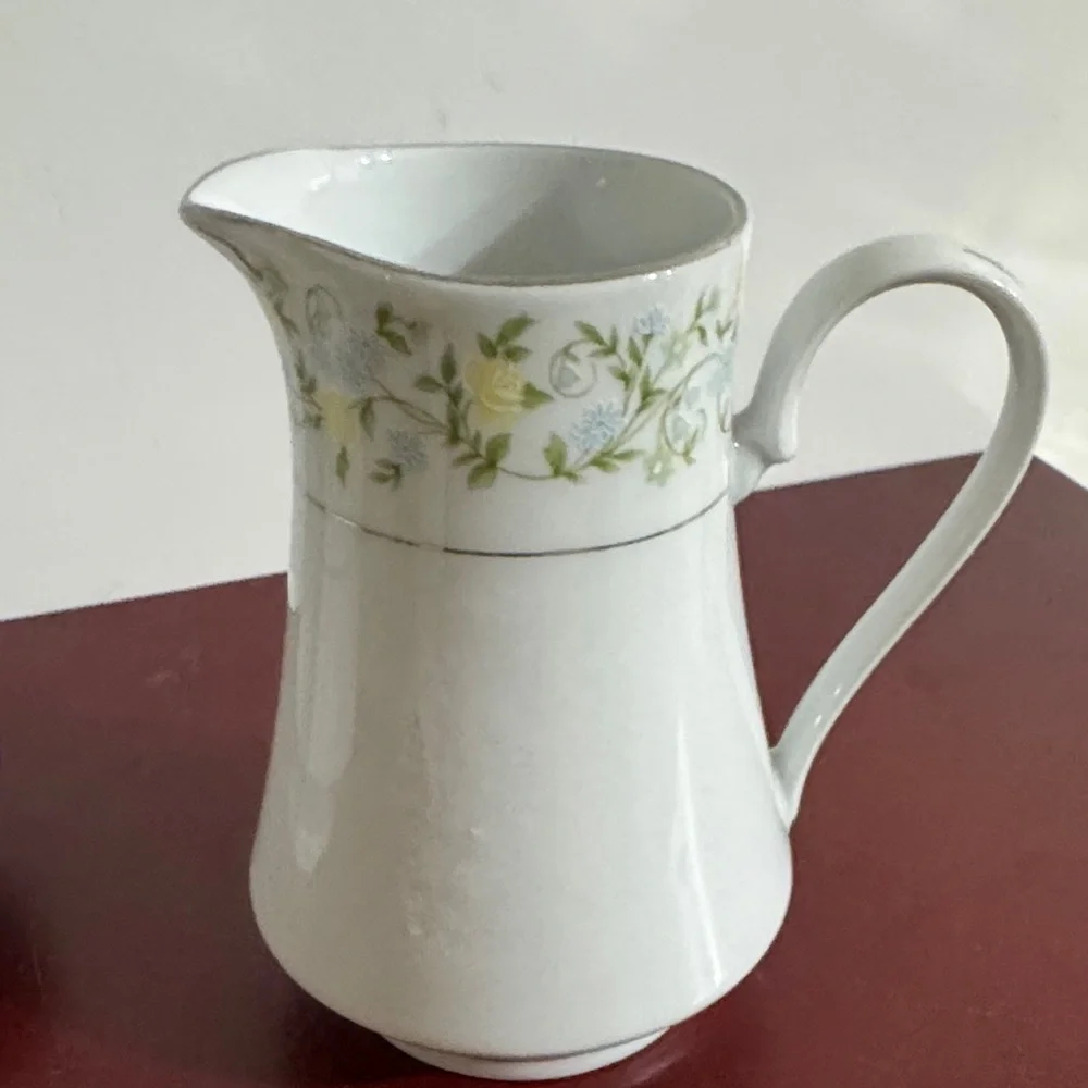 Crown Ming Fine China sugar bowl and creamer set